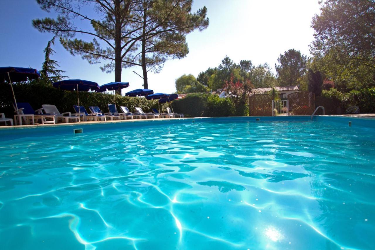Camping Le Pressoir Petit-Palais-et-Cornemps 외부 사진