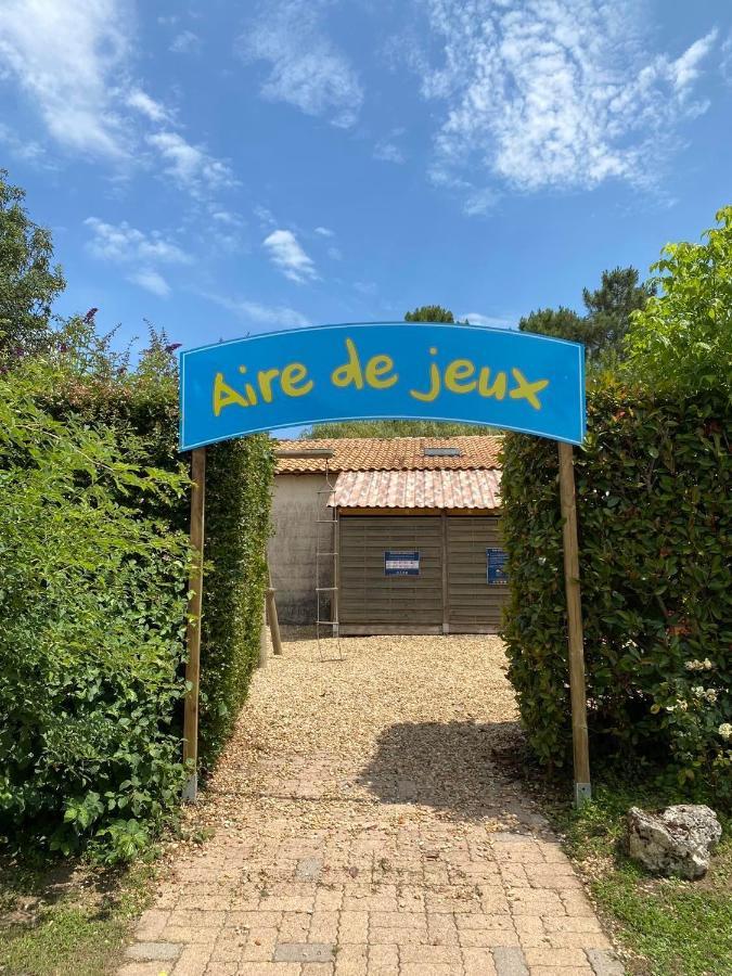 Camping Le Pressoir Petit-Palais-et-Cornemps 외부 사진