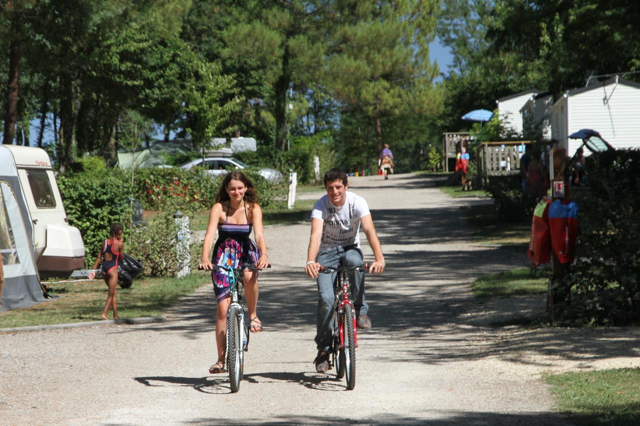 Camping Le Pressoir Petit-Palais-et-Cornemps 외부 사진